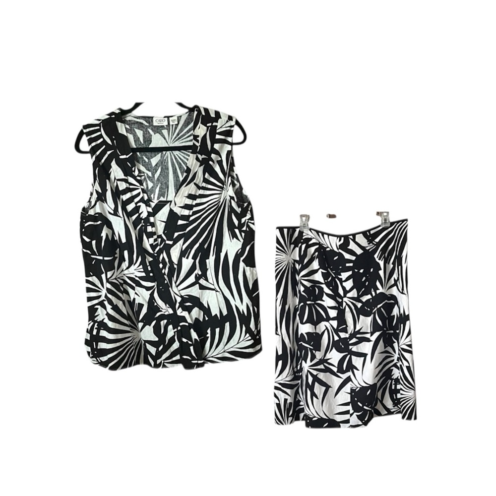 CATO 2 piece tropical leaf pattern sleeveless top and matching skirt. Size 18-20